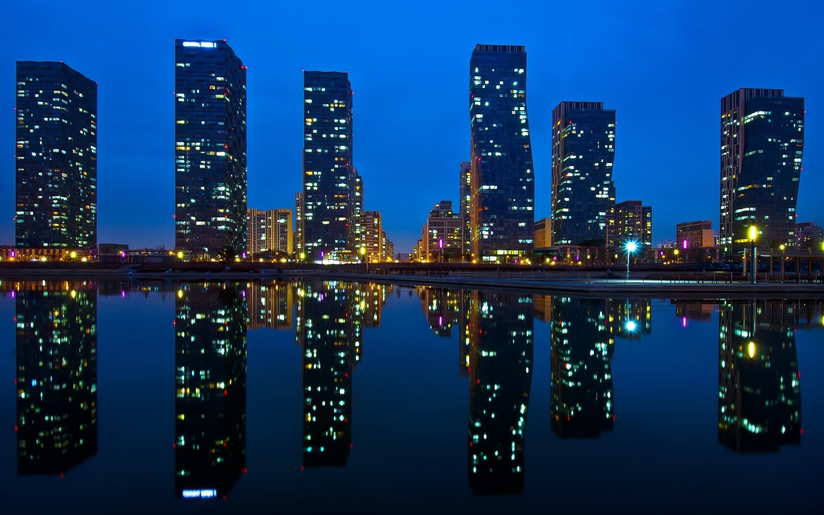 美洲男子篮球锦标赛中,巴西和加拿大队争夺金牌,激烈角逐持续升温